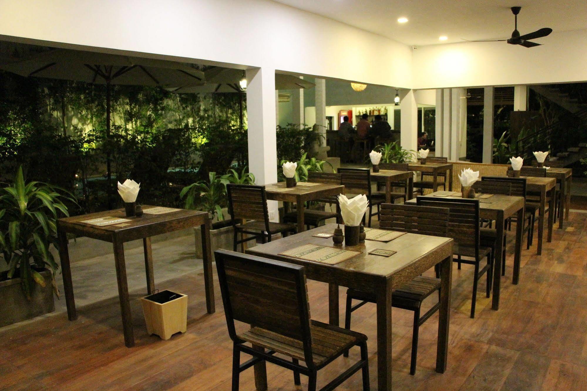 Palm Tree Boutique Hotel Phnom Penh Exteriör bild