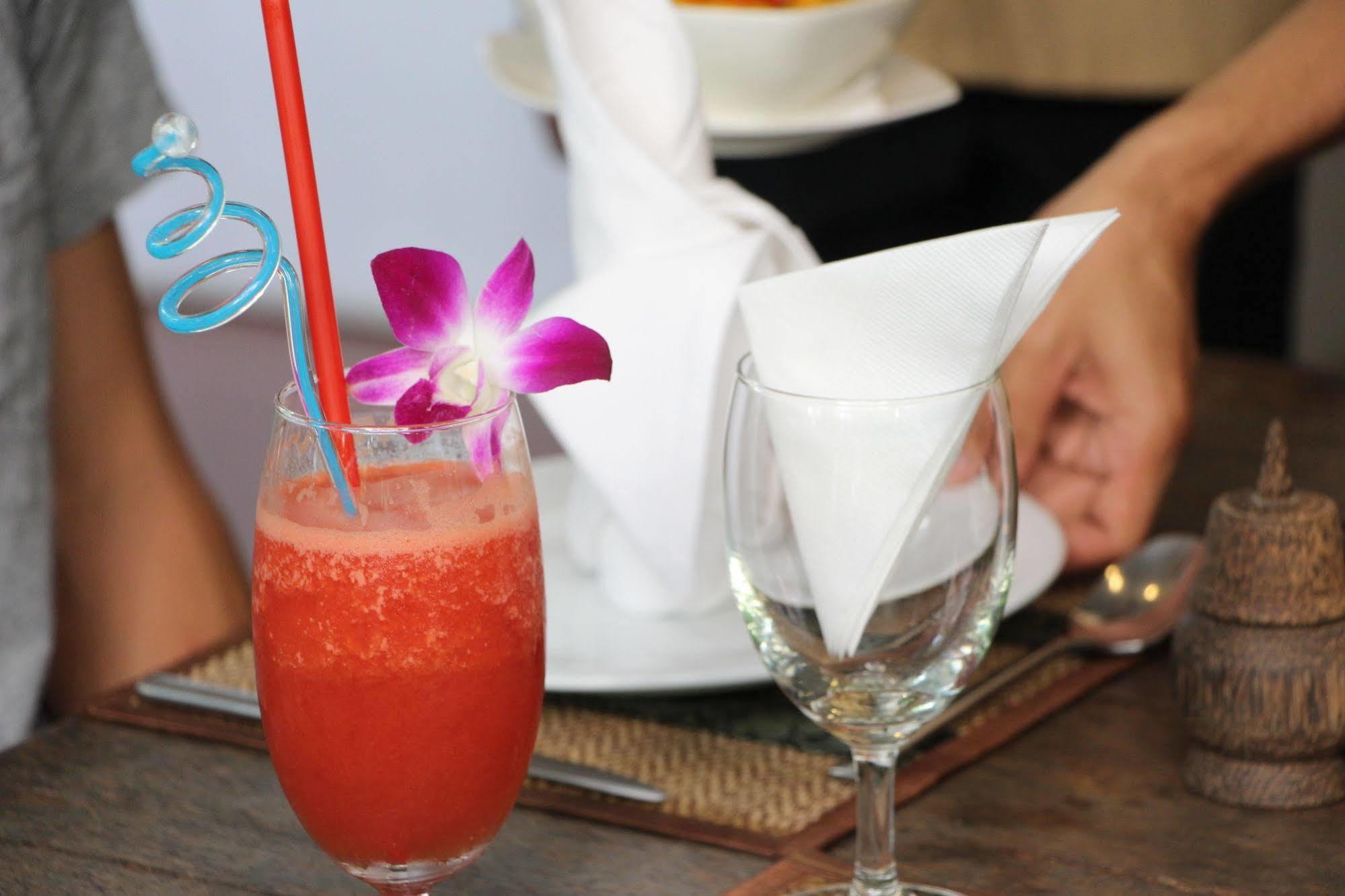 Palm Tree Boutique Hotel Phnom Penh Exteriör bild