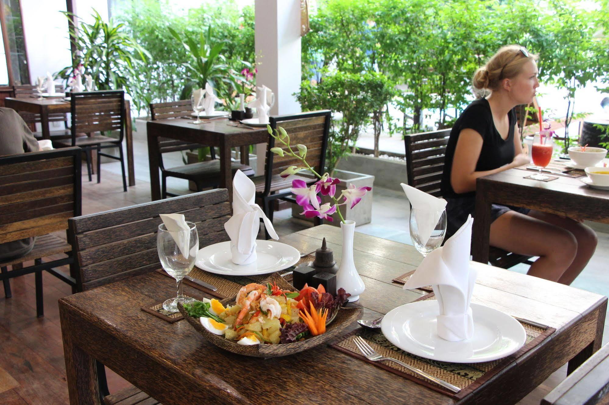 Palm Tree Boutique Hotel Phnom Penh Exteriör bild
